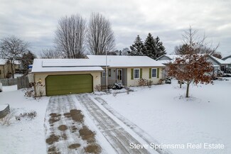 7328 Sandelwood St, Jenison, MI 49428