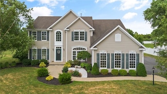 337 Stonefield Ln, Farmington, NY 14425