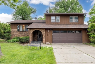 2623 Iris Ave NW, Cedar Rapids, IA 52405