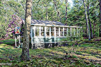 138 Lake Minisink Rd E, Dingmans Ferry, PA 18328
