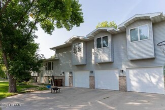 1020 22nd St NW, East Grand Forks, MN 56721