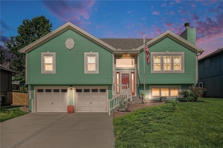 212 Hampton Dr, Smithville, MO 64089