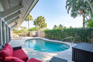 11792 Wimbledon Cir, Wellington, FL 33414