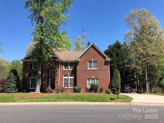 9418 Briarwick Ln, Charlotte, NC 28277