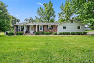 214 Hillcrest Dr, Elsberry, MO 63343