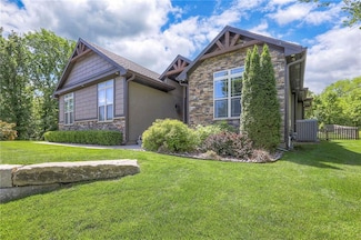 417 Southshore Dr, Lake Winnebago, MO 64034