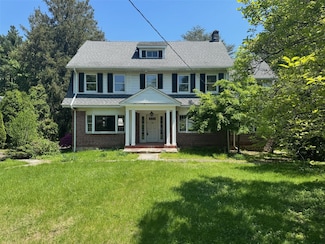 4 Meadow Rd, Scarsdale, NY 10583