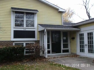 230 E Cedarwood Ct, Palatine, IL 60067