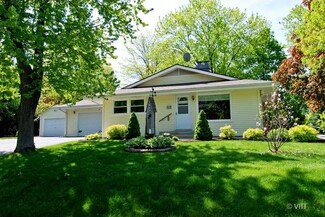 1637 Holiday Dr, Holiday Hills, IL 60051