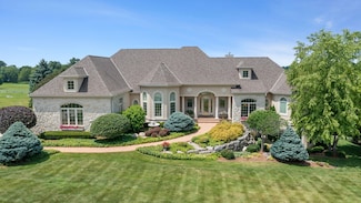 W263N6269 Ridge Dr, Sussex, WI 53089