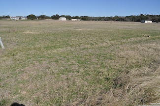 307 Hackamore Trail, Bandera, TX 78003