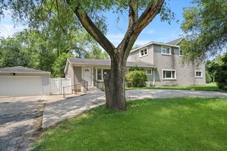 9050 Elm Ave, Burr Ridge, IL 60527
