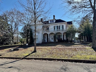 209 W Washington St, Aberdeen, MS 39730