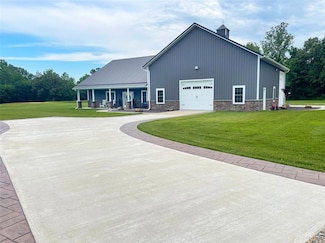 18428 Lake Circle Dr, Dexter, MO 63841