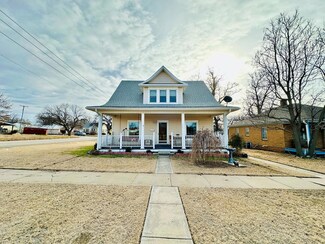 303 W Court St, Lincoln, KS 67455