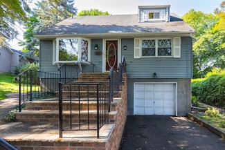 8 Cedar St, Tappan, NY 10983