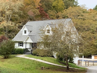 360 River Cove Ln, Hayesville, NC 28904