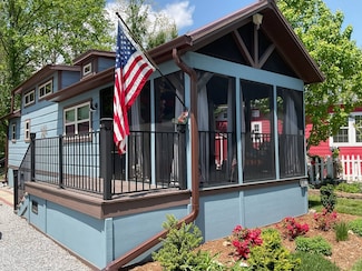 228 Just Wandering Ln, Flat Rock, NC 28731