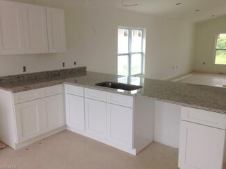 132 6th St, Naples, FL 34113