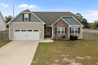 308 White Dove Dr, Hubert, NC 28539
