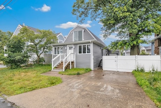 34 2nd Ave, East Haven, CT 06512