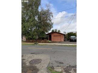 139 W Polk St, Carlton, OR 97111