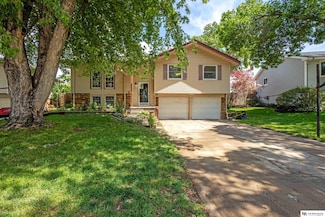 2514 Jack Pine St, Bellevue, NE 68123