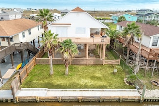 211 Pompano Ln, Freeport, TX 77541
