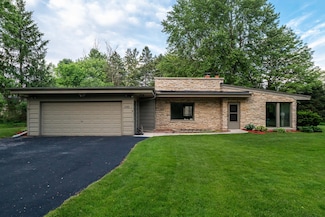 2380 S Root River Pkwy, West Allis, WI 53227