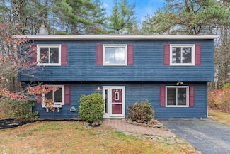 8 Iroquois Cir, Londonderry, NH 03053