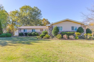 1910 W Brookhaven Cir, Dalton, GA 30720