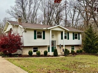 58 Pine Ln, Athens, OH 45701