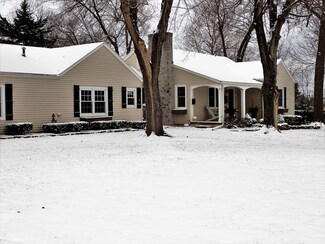 2240 S Lone Pine Ave, Springfield, MO 65804
