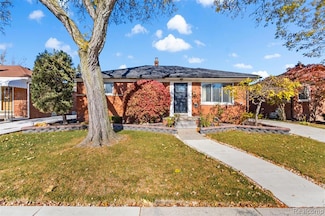 22417 Carolina St, Saint Clair Shores, MI 48080