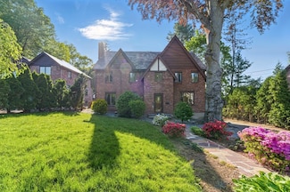 15 Park Ave, Newton, MA 02458