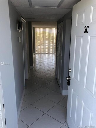 111 Royal Park Dr Unit 3C, Oakland Park, FL 33309