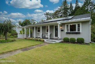 30 Schuyler Dr, Saratoga Springs, NY 12866
