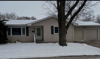 312 S 1st Ave, Iowa City, IA 52245