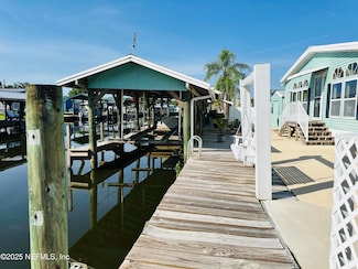 122 Paradise Dr, Welaka, FL 32193