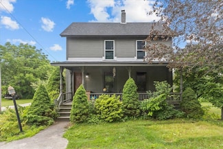 611 Arch St, Pittsford, VT 05763
