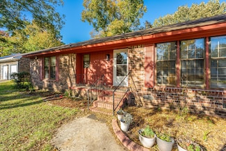 9 Lighthouse Dr, Goose Creek, SC 29445