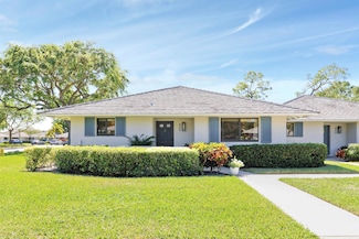 522 Club Dr, Palm Beach Gardens, FL 33418