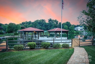 220 Chandeleur Dr, Mooresville, NC 28117