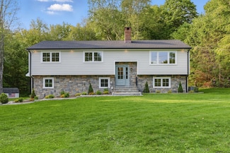 68 Birch Hill Rd, Newtown, CT 06470