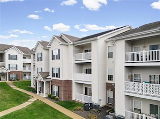 35 Kassebaum Ln Unit 204, Saint Louis, MO 63129