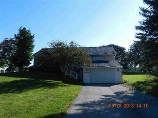 4854 Red Eye Dr, North Webster, IN 46555