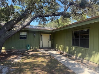 17 S Bay Shore Dr, Eastpoint, FL 32328