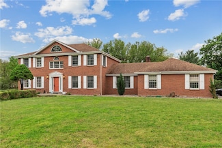 228 Meadowfield Ln, Clairton, PA 15025