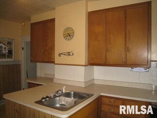 816 44th St, Rock Island, IL 61201