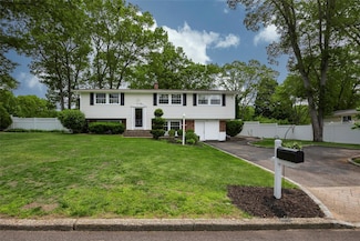 3 Twig Ct, East Setauket, NY 11733